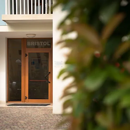 Апартаменти Bristol